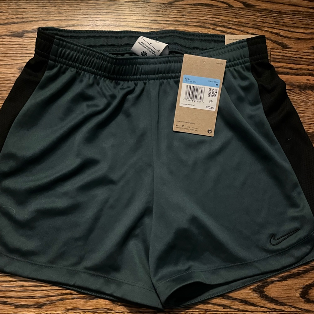 Nike dri-fit girls soccer shorts BNWT size M